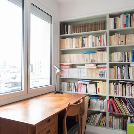 Bright New Apartment With Wifi 아파트