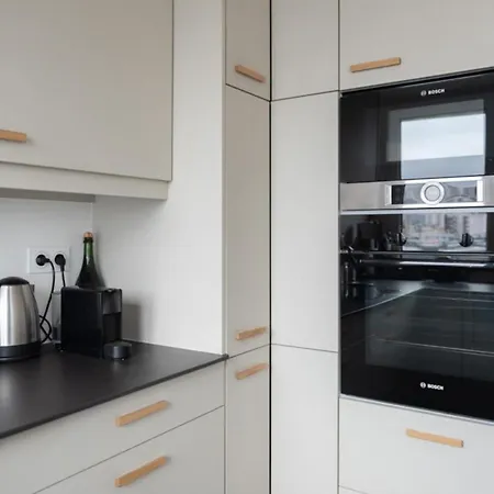 Bright New Apartment With Wifi 아파트